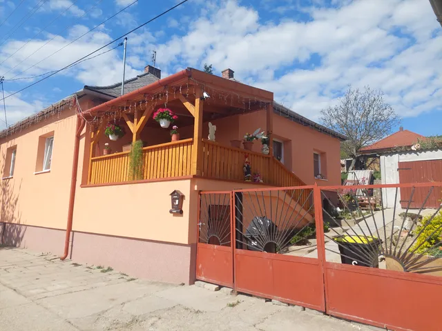 Eladó ház Sárisáp 95 nm