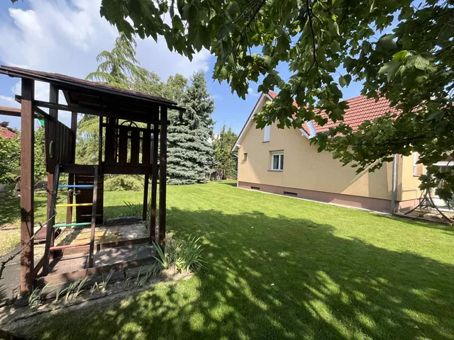 Eladó ház Kecskemét, Kadafalva 210 nm