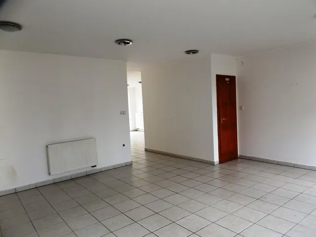 Kiadó kereskedelmi és ipari ingatlan Kecskemét, Széchenyiváros 17 nm