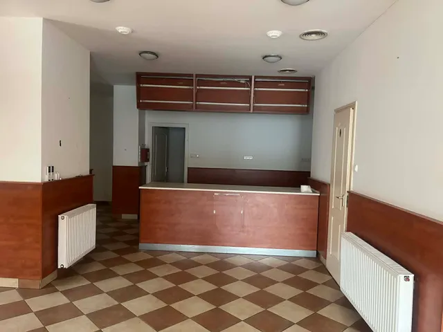 Kiadó kereskedelmi és ipari ingatlan Kecskemét, Belváros 200 nm