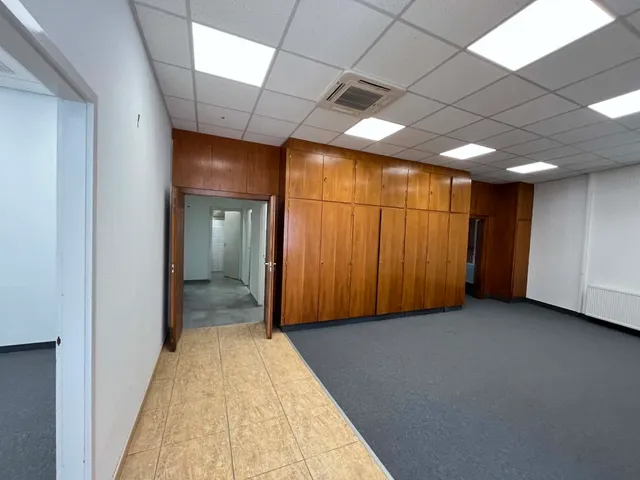 Kiadó kereskedelmi és ipari ingatlan Kecskemét, Belváros 130 nm