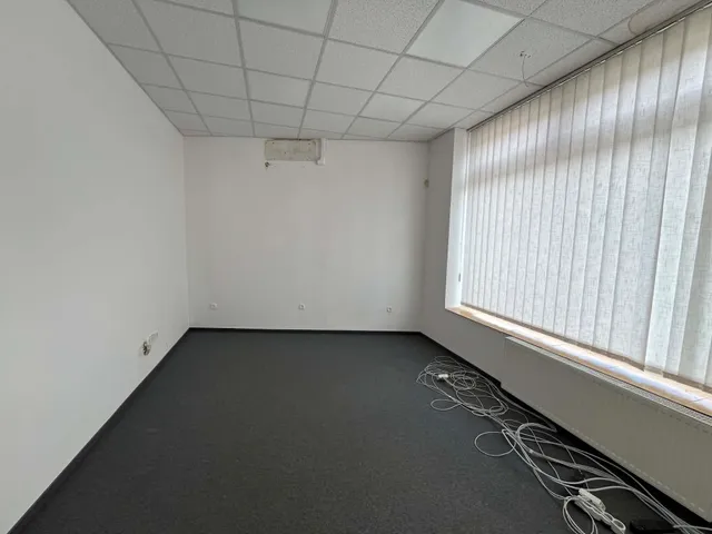 Kiadó kereskedelmi és ipari ingatlan Kecskemét, Belváros 130 nm