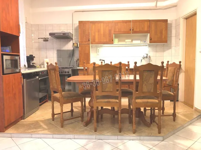 Eladó ház Békéscsaba, Rigó utca 138 nm