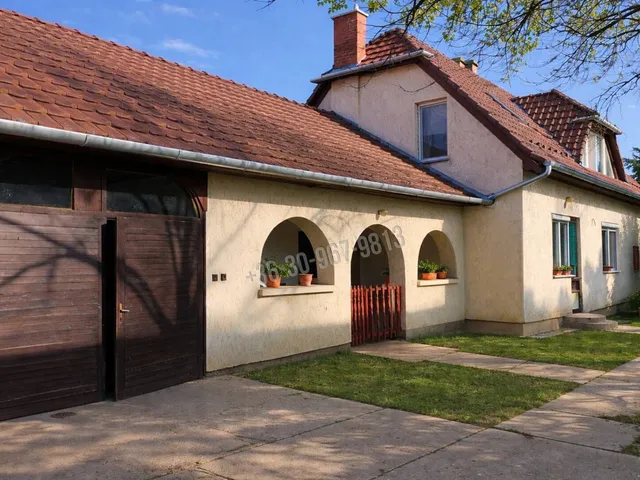 Eladó ház Békéscsaba, Fényes 160 nm