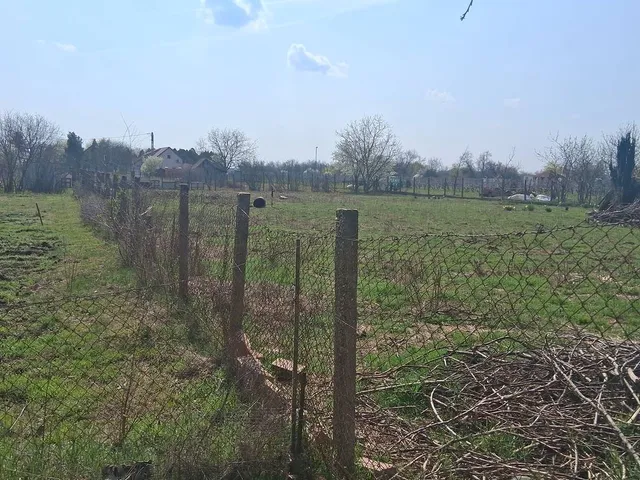Eladó telek Békéscsaba, Kenderföldek 1600 nm