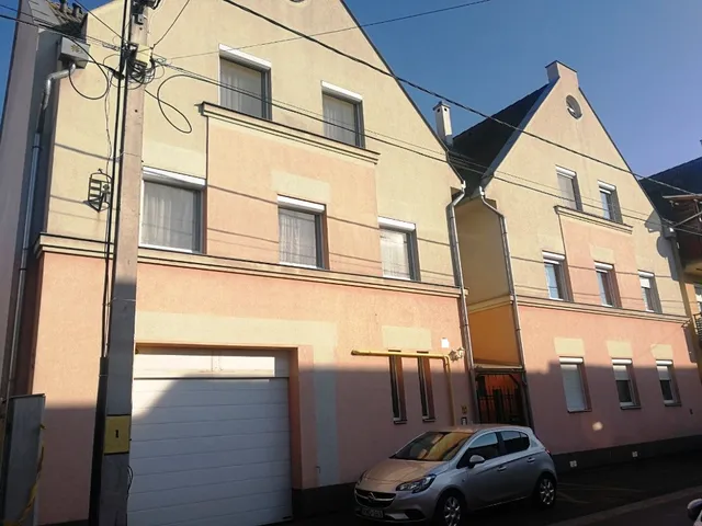 Kiadó garázs Debrecen, Belváros 16 nm