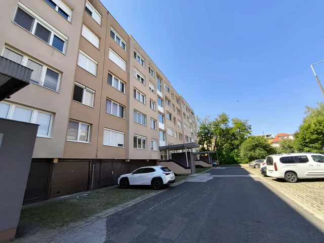 Kiadó lakás Debrecen, Egyetemváros, Komlóssy út 45 nm