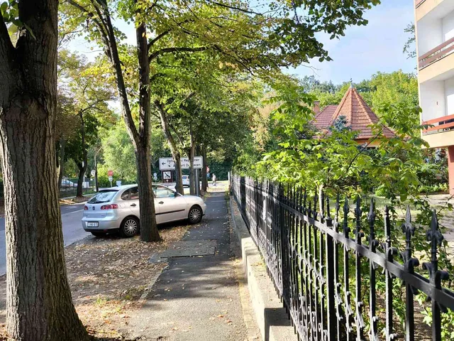 Kiadó garázs Debrecen, Nagyerdő, Baksay Sándor u 14 nm