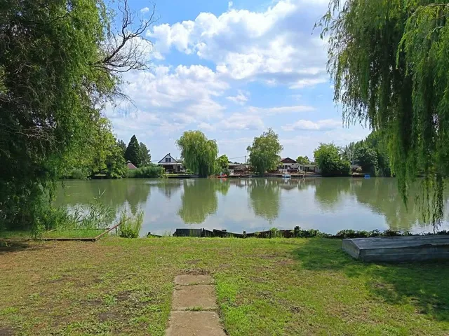 Eladó üdülő és hétvégi ház Szarvas, Nagyfoki-holtág 74 nm