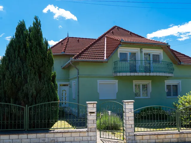 Eladó ház Keszthely, Kertváros 247 nm