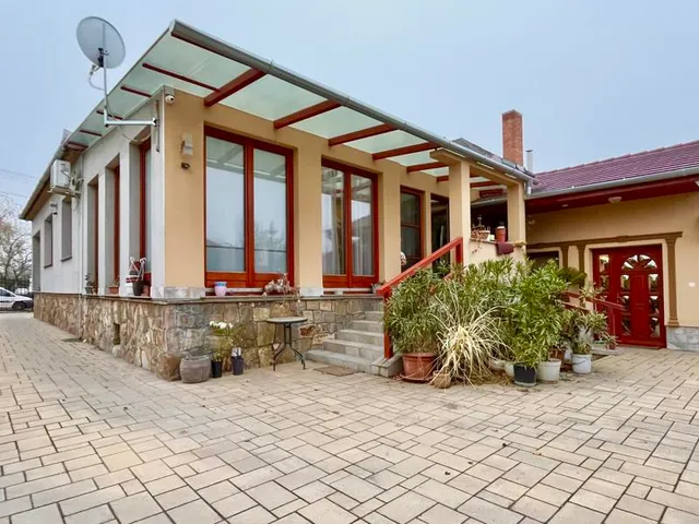 Eladó ház Nagykáta 195 nm