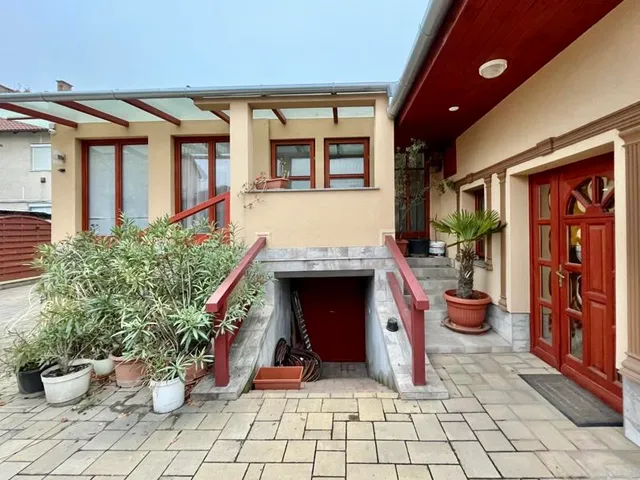 Eladó ház Nagykáta 195 nm