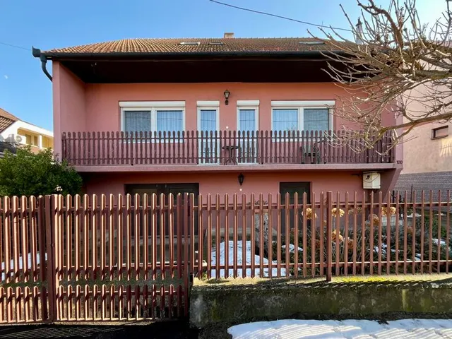 Eladó ház Szentmártonkáta 275 nm