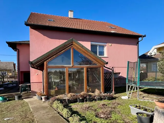 Eladó ház Szentmártonkáta 275 nm