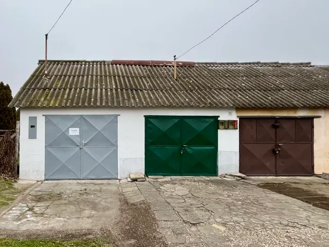 Eladó garázs Nagykáta 18 nm