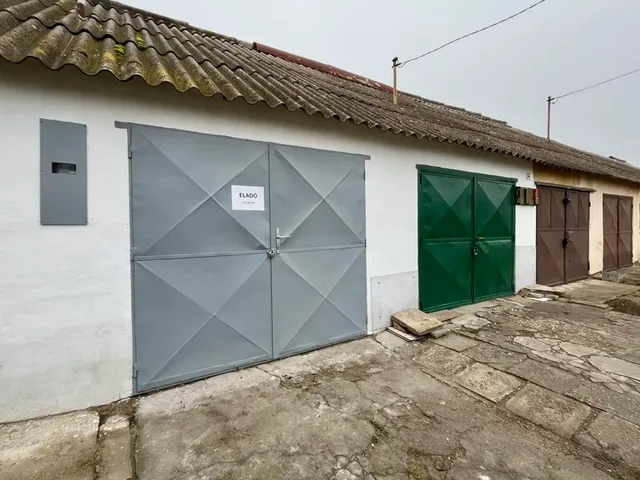 Eladó garázs Nagykáta 18 nm