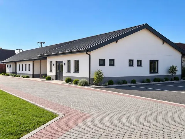 Kiadó kereskedelmi és ipari ingatlan Nagykáta 330 nm