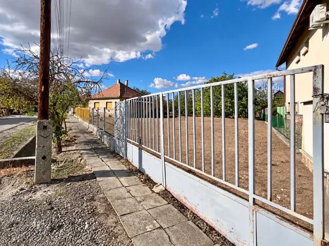 Eladó telek Nagykáta, Virág utca 30. 831 nm