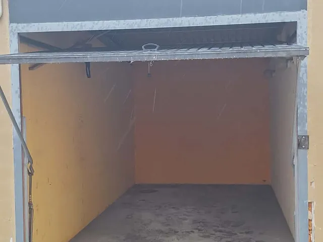 Eladó garázs Debrecen, Belváros, Segner tér 12 nm