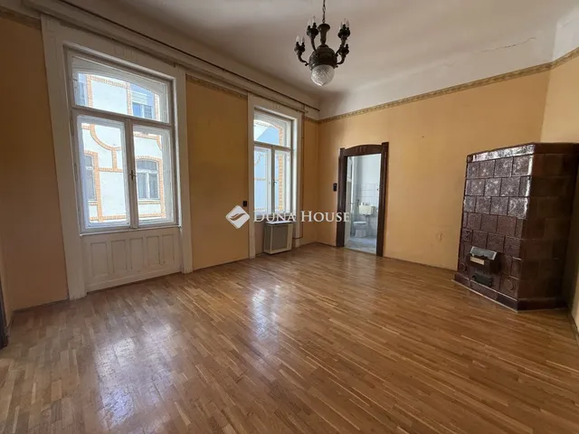 Eladó lakás Budapest VI. kerület 82 nm