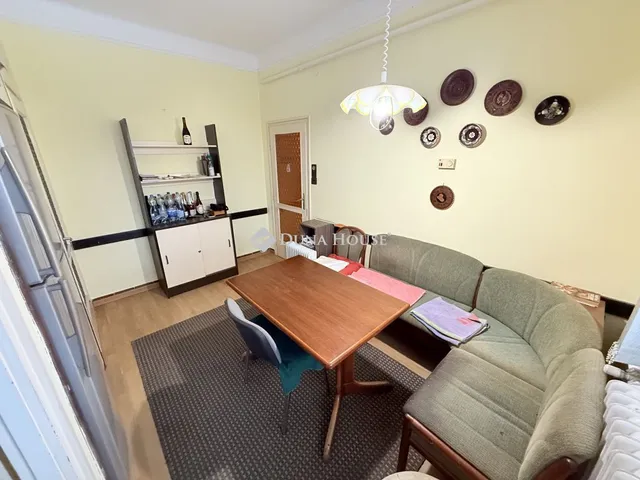 Eladó ház Budapest XVIII. kerület, Somlókert utca 171 nm