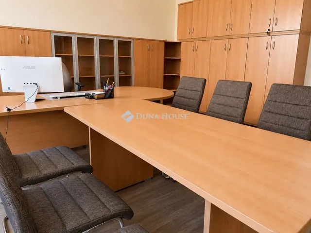 Kiadó kereskedelmi és ipari ingatlan Szeged, Mérey utca 100 nm