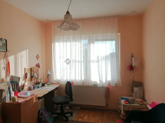 Eladó ház Baja, Tulipán utca 200 nm