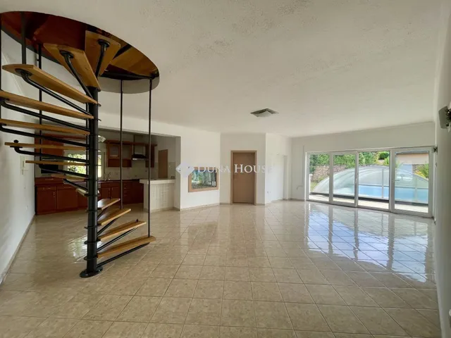 Eladó ház Kozármisleny 232 nm