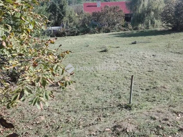 Eladó telek Komló 760 nm