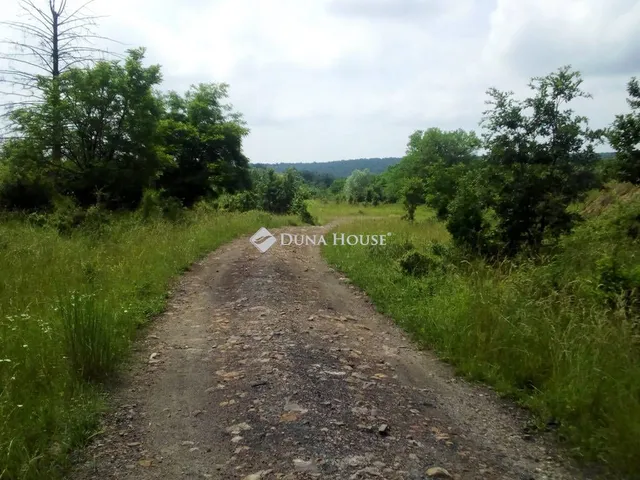 Eladó telek Komló 160060 nm