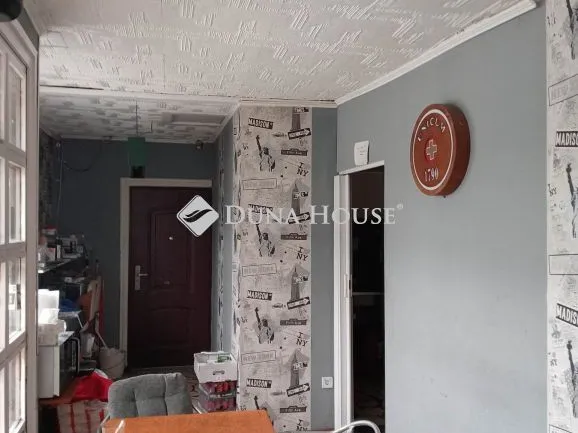 Eladó kereskedelmi és ipari ingatlan Komló, Bem József utca 77 nm