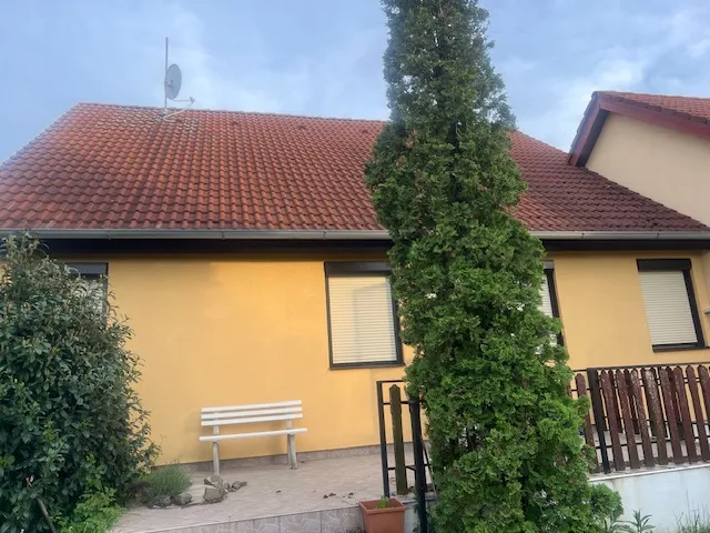 Kiadó ház Komló 121 nm
