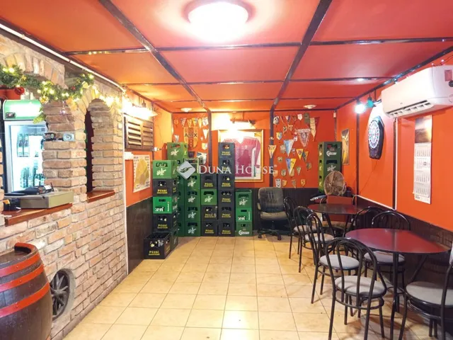 Eladó kereskedelmi és ipari ingatlan Komló 70 nm