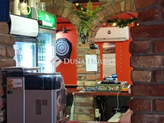 Eladó kereskedelmi és ipari ingatlan Komló 70 nm