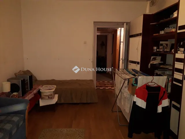 Eladó lakás Komló, Vértanúk utca 52 nm