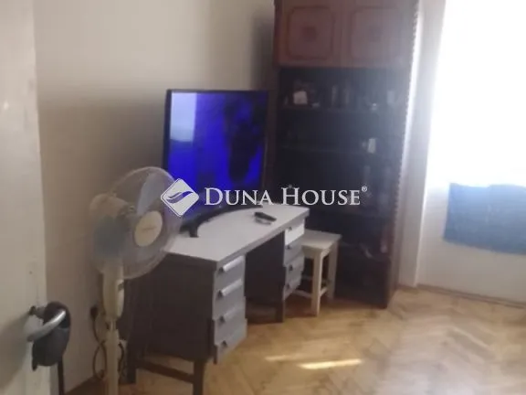 Eladó lakás Komló, Kazinczy Ferenc utca 18 nm