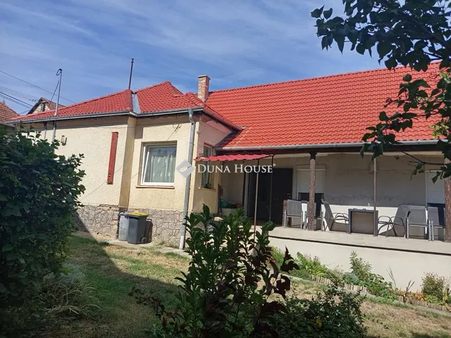 Eladó ház Komló 120 nm
