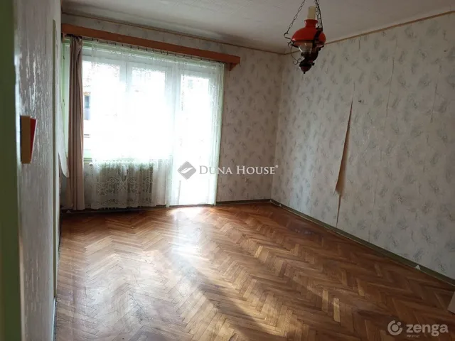 Eladó lakás Komló 40 nm