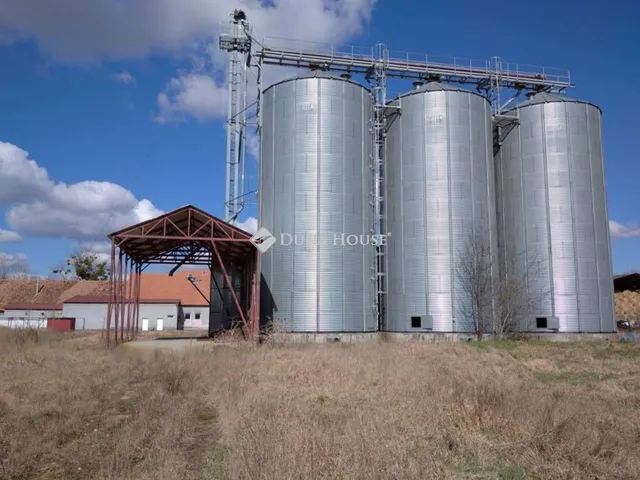 Eladó kereskedelmi és ipari ingatlan Gógánfa 14325 nm