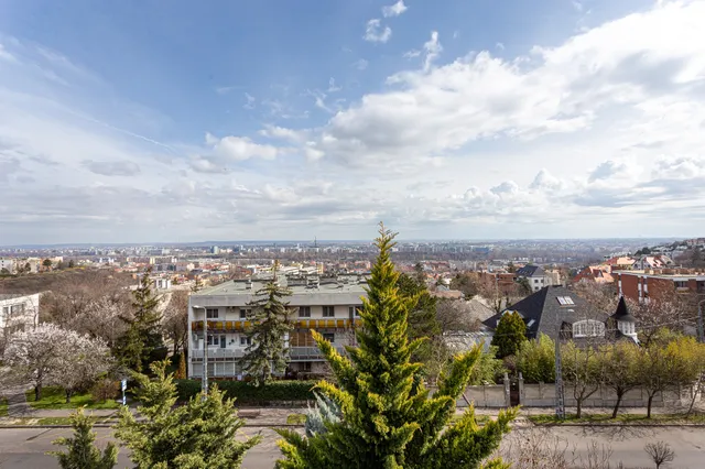 Eladó lakás Budapest II. kerület, Pusztaszeri út 102 nm