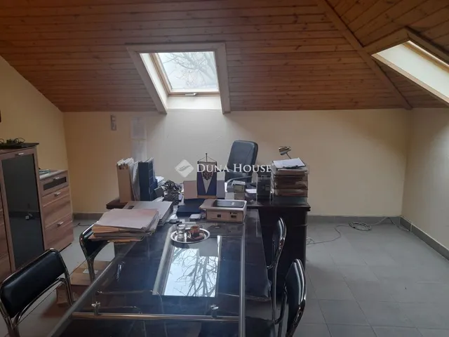 Kiadó kereskedelmi és ipari ingatlan Gödöllő 240 nm