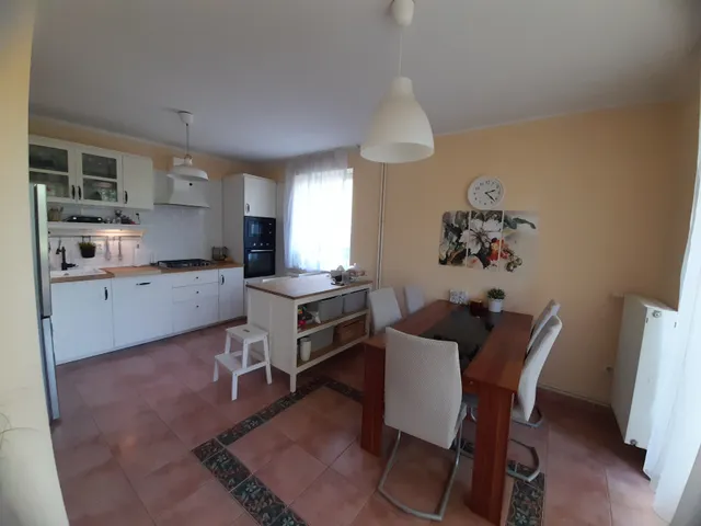 Eladó ház Veresegyház 240 nm