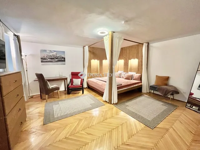 Eladó lakás Budapest V. kerület 79 nm