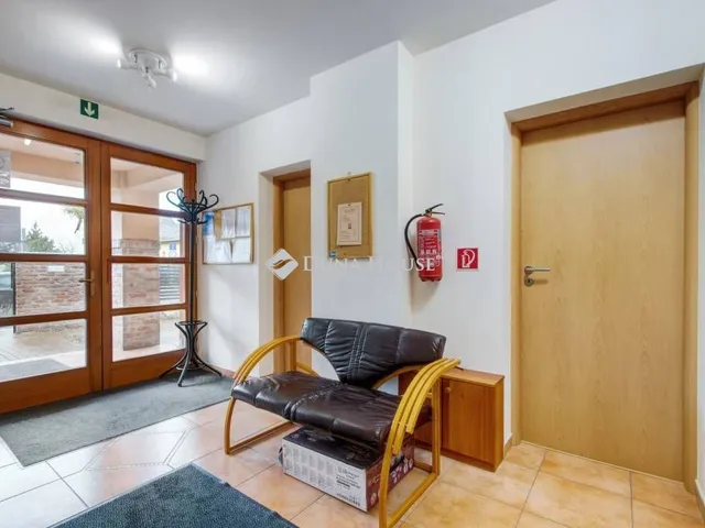 Kiadó kereskedelmi és ipari ingatlan Budakalász 19 nm