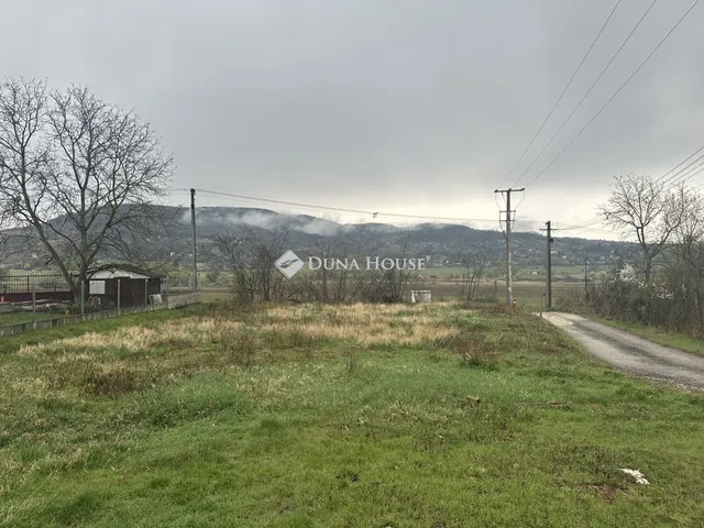 Eladó telek Esztergom, Meggyfás út 740 nm