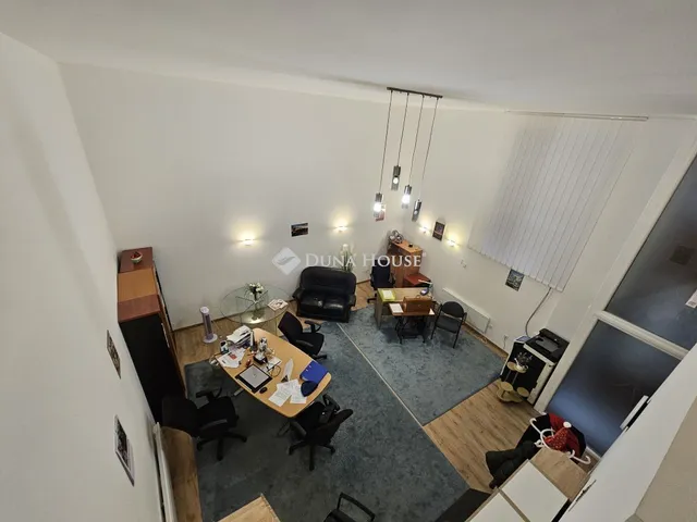 Kiadó kereskedelmi és ipari ingatlan Budapest V. kerület, Veres Pálné utca 52 nm