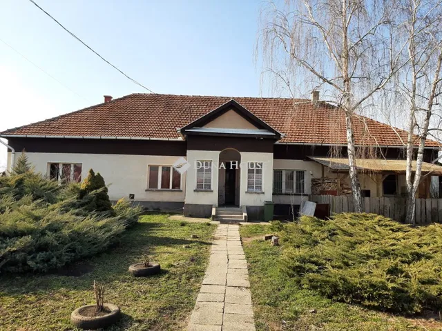 Eladó ház Pusztamonostor 295 nm