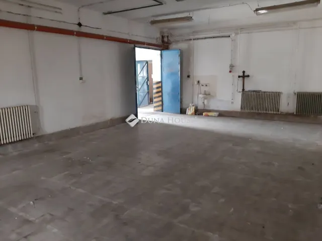 Kiadó kereskedelmi és ipari ingatlan Jászberény 200 nm