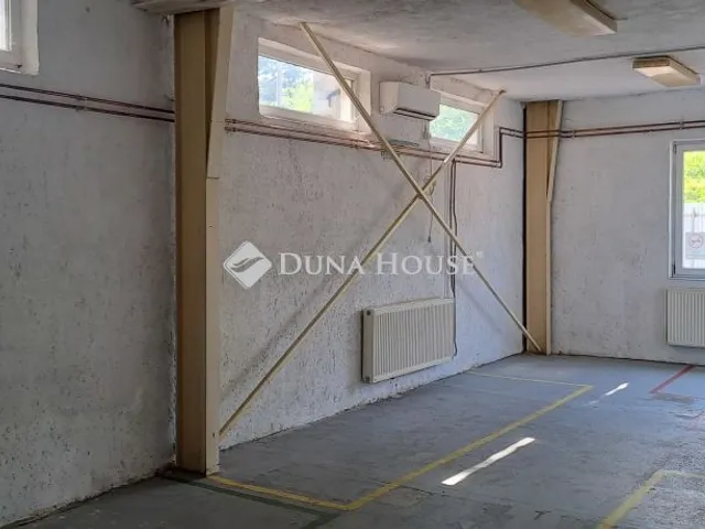 Eladó kereskedelmi és ipari ingatlan Jászberény 536 nm