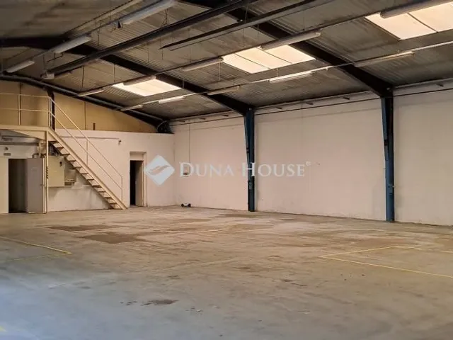 Eladó kereskedelmi és ipari ingatlan Jászberény 536 nm